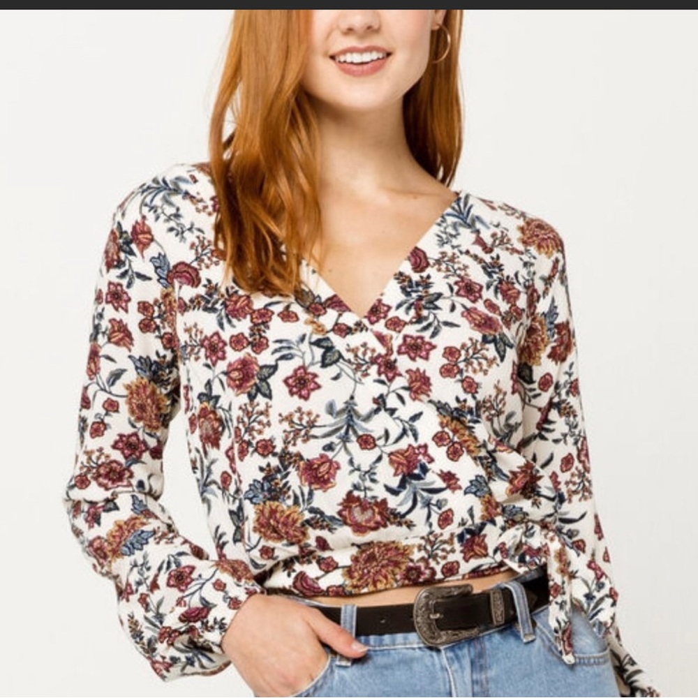 Sky & Sparrow Floral Wrap Crop Top